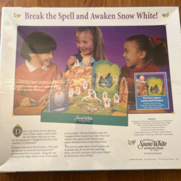 Vintage Milton Bradley Disney Snow White & The Seven Dwarfs 3D Board Game Sealed - Picture 2 of 4